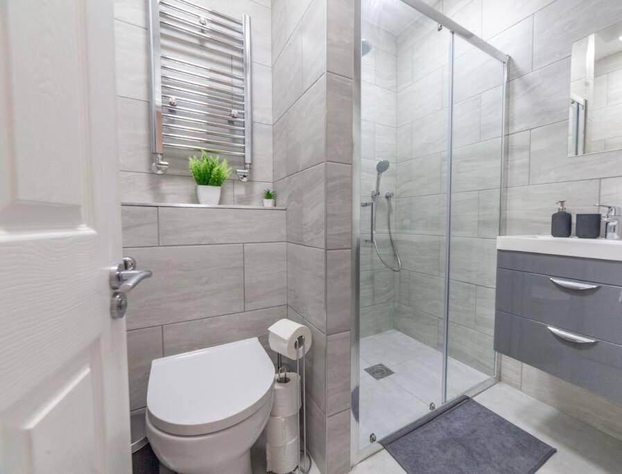 Sunny, 2Bed 2Bath, Garden Apartment Near Hyde Park London Exterior photo