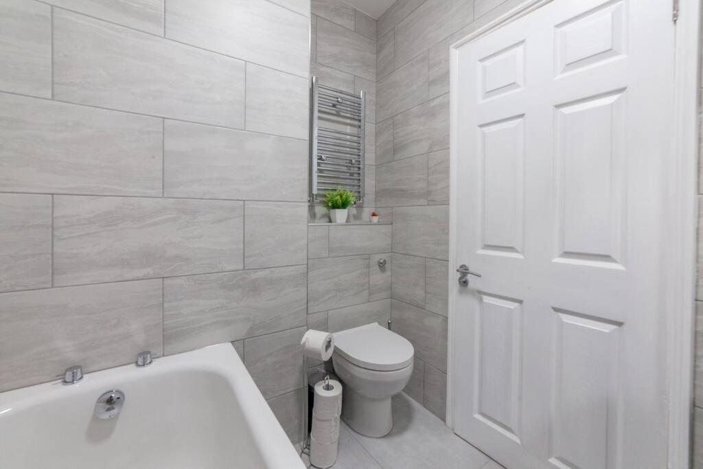 Sunny, 2Bed 2Bath, Garden Apartment Near Hyde Park London Exterior photo